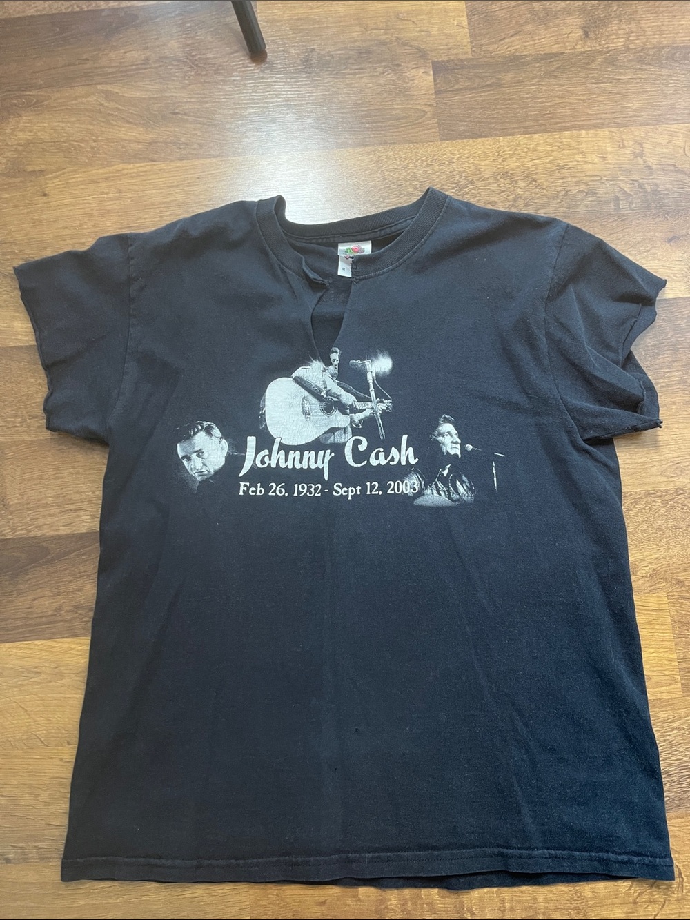 Johnny Cash Graphic Tee Faded Black Fruit of the Loom Heavy 90’s Y2K Size Medium